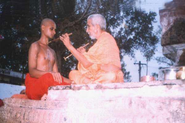satyatmaru getting mudradharana