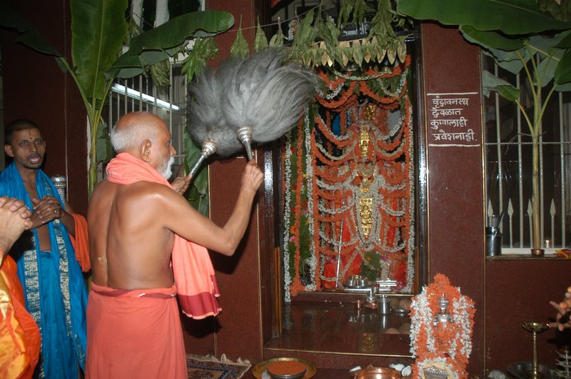 SuyateendraTirth swamiji offering Seva to VardendraTirth swamiji's Mool Vrundavana ( Pune).
